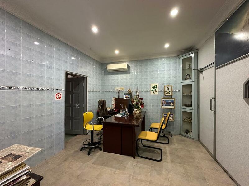 For Sale - 3.5 Storey Shoplot 2421 sf Sale Main Road Burma Pulau Tikus