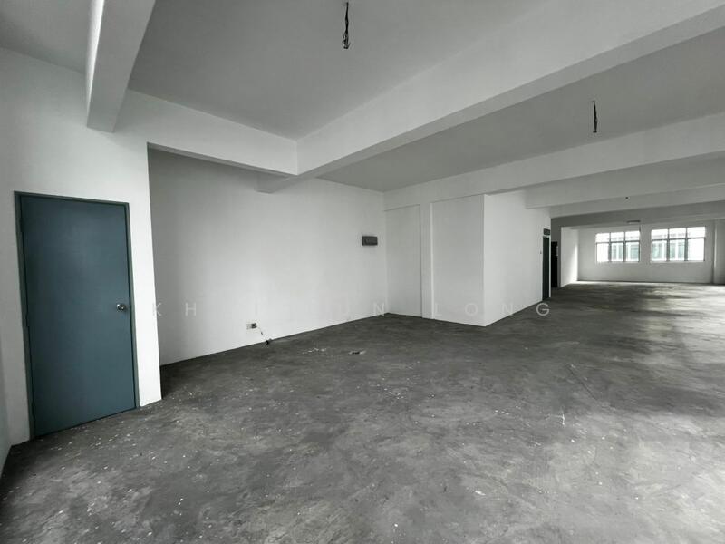 For Rent - End Lot 1st floor office Jalan Equine park , Seri Kembangan