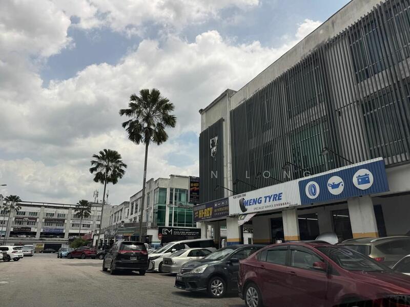 For Rent - End Lot 1st floor office Jalan Equine park , Seri Kembangan