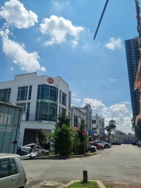 For Rent - End Lot 1st floor office Jalan Equine park , Seri Kembangan