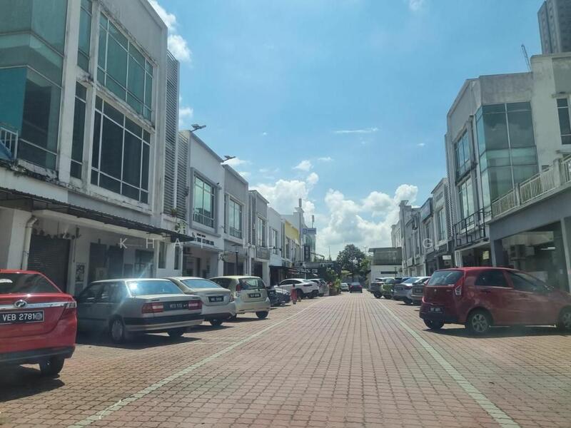 For Rent - End Lot 1st floor office Jalan Equine park , Seri Kembangan