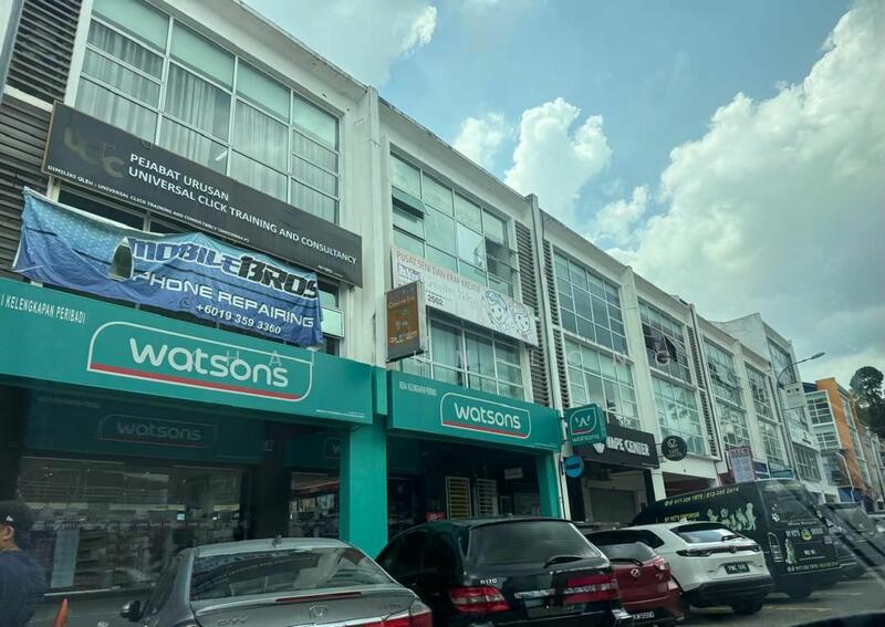 For Rent - End Lot 1st floor office Jalan Equine park , Seri Kembangan