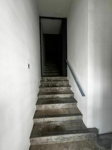 For Rent - End Lot 1st floor office Jalan Equine park , Seri Kembangan