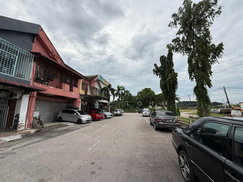 For Sale - Ungku Tun Aminah, Double Storey Shop Corner
