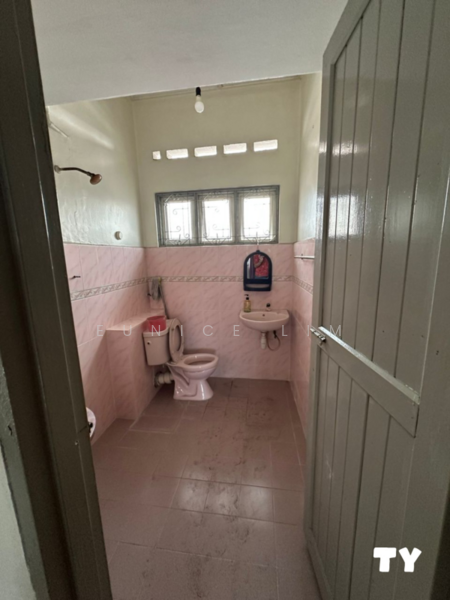 For Sale - Extended Unit Southern Park Double Storey