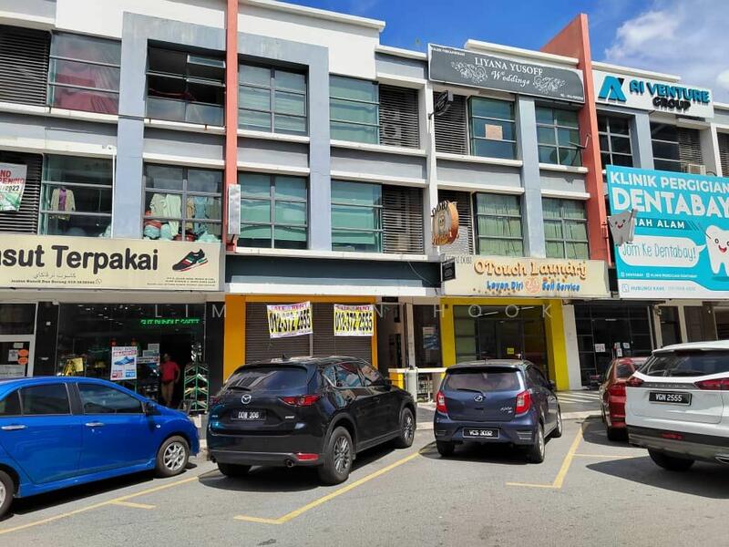 For Sale - Shah Alam Seksyen 16 freehold corner 5 storey shop near bank irdkl mall