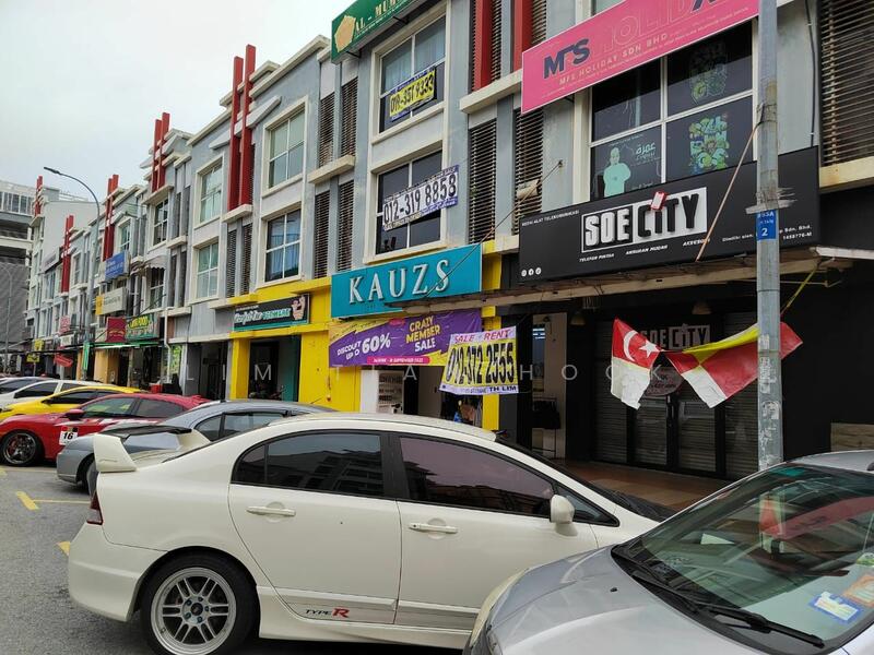 For Sale - Shah Alam Seksyen 16 freehold corner 5 storey shop near bank irdkl mall