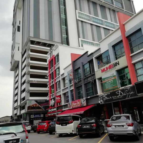For Sale - Shah Alam Seksyen 16 freehold corner 5 storey shop near bank irdkl mall