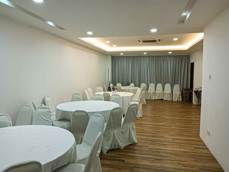 For Sale - Shop at Bandar Rinching