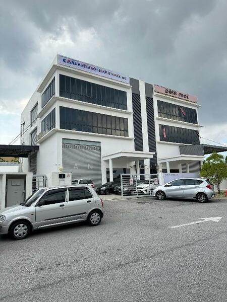 For Rent - (Gated & Guarded) 3 Sty Semi-D Factory @ Taman Bukit Serdang