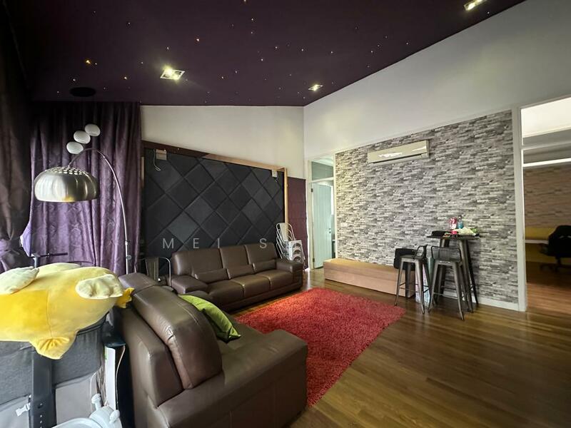 Twin Palms, Sungai Long Living Room