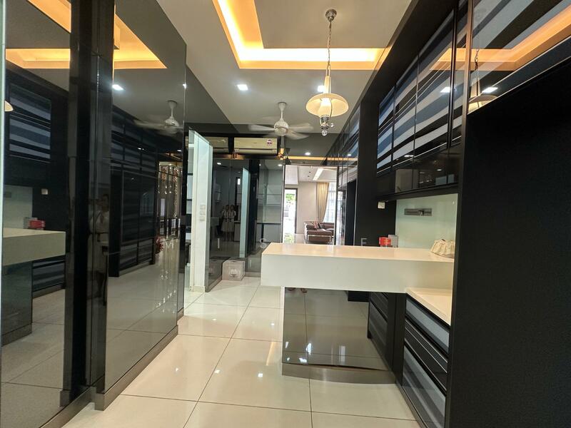 Twin Palms, Sungai Long Kitchen
