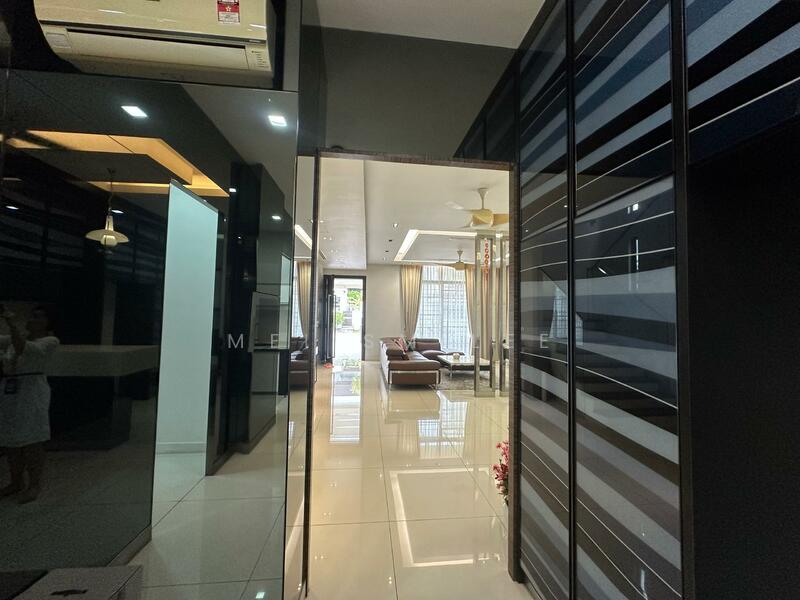 Twin Palms, Sungai Long Kitchen