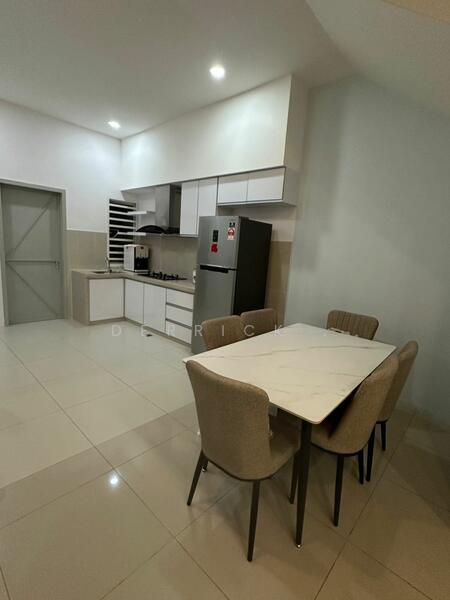 Untuk Dijual - TOWNHOUSE VILLA RAINTREE FULLY FURNISHED MOVE IN CONDITION