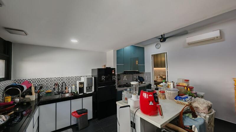 Untuk Dijual - 2 and a half Storey Hyperlink Terrace Duta Villa