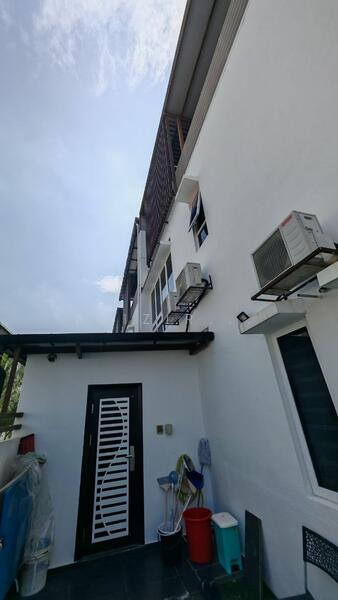 Untuk Dijual - 2 and a half Storey Hyperlink Terrace Duta Villa