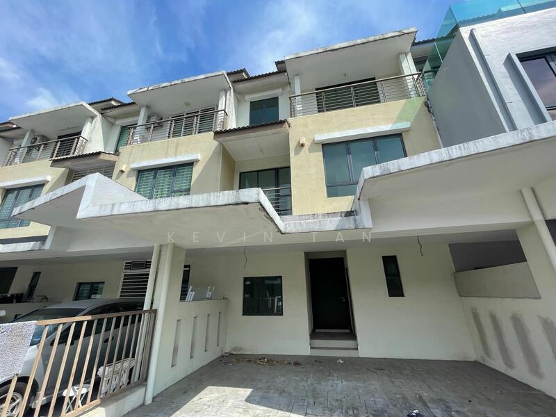 For Sale - 2.5-storey Terraced House at Lakeside Residences