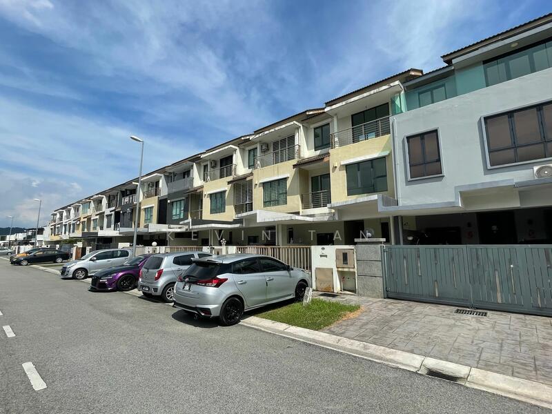 For Sale - 2.5-storey Terraced House at Lakeside Residences