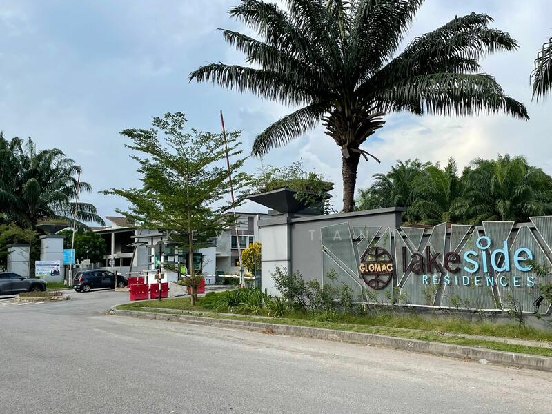For Sale - 2.5-storey Terraced House at Lakeside Residences