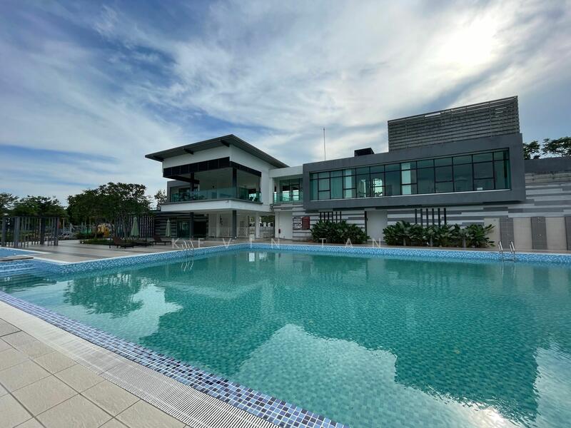 For Sale - 2.5-storey Terraced House at Lakeside Residences