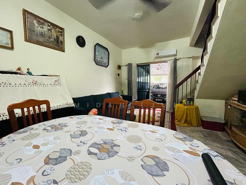 Extended and renovated Double Storey Taman Seri Gombak Fasa 10, Gombak
