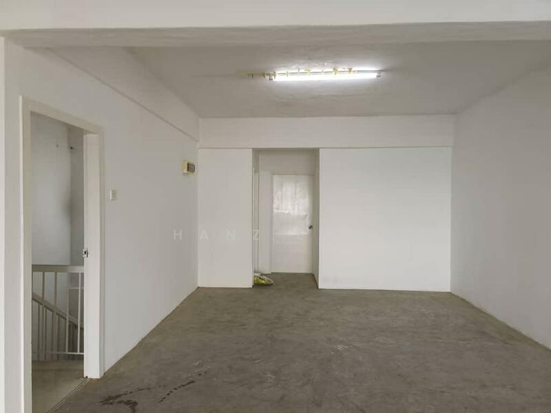 For Rent - (Ez Parking + Partly Furnished) 2nd Floor Walk Up Office Shoplot @ Jalan Besar, Seri Kembangan