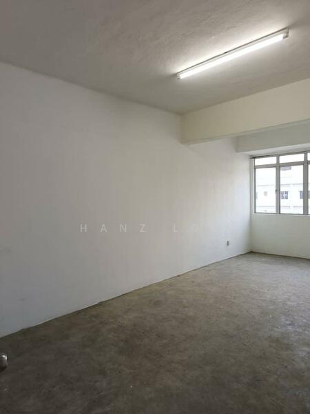For Rent - (Ez Parking + Partly Furnished) 2nd Floor Walk Up Office Shoplot @ Jalan Besar, Seri Kembangan