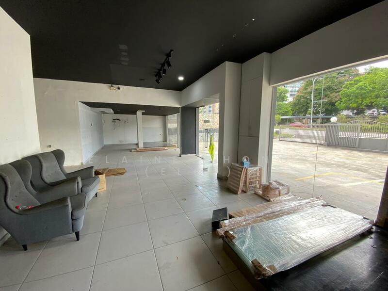 For Rent - [Near Gasing] Very busy road (clinic, showroom)