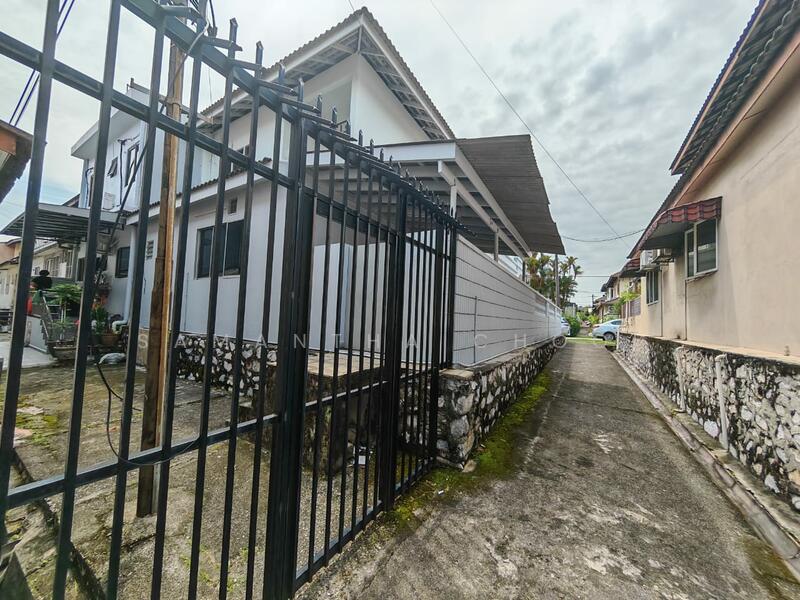 Untuk Disewa - USJ 6 Subang Jaya Double Storey End Lot For Rent