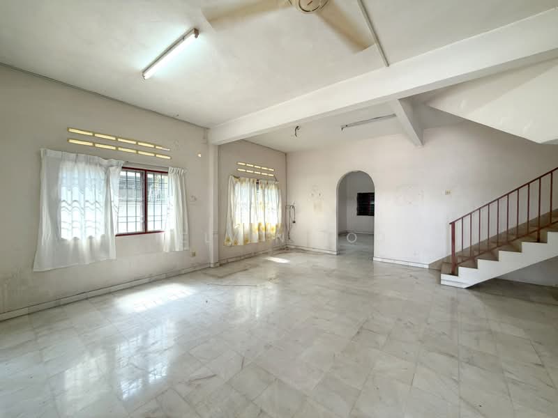 Semi-Detached House for Sale in Taman Sri Manggis (Teluk Intan) - Kelvin Foo - Living Room - PropertyGuru.com.my