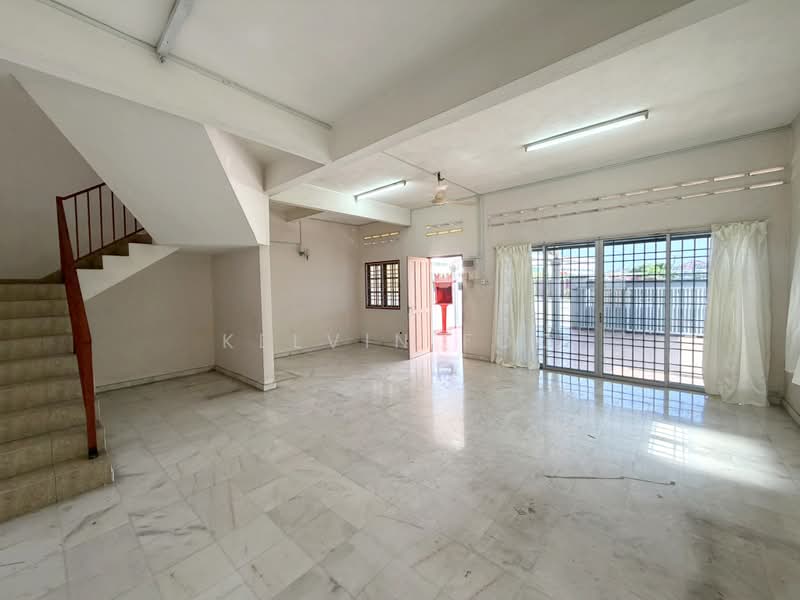 Semi-Detached House for Sale in Taman Sri Manggis (Teluk Intan) - Kelvin Foo - Living Room - PropertyGuru.com.my
