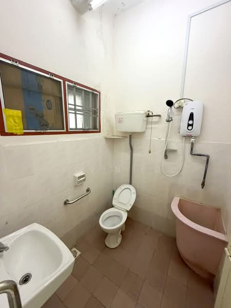 Semi-Detached House for Sale in Taman Sri Manggis (Teluk Intan) - Kelvin Foo - Bathroom - PropertyGuru.com.my