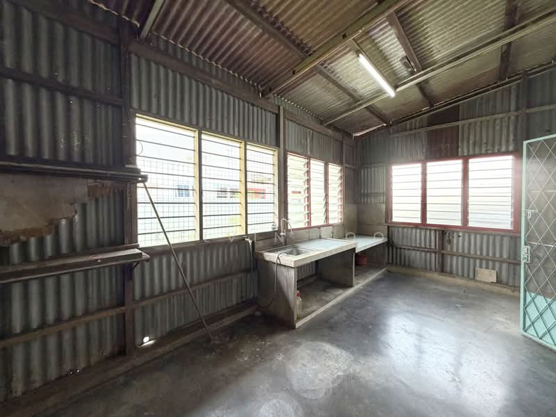 Semi-Detached House for Sale in Taman Sri Manggis (Teluk Intan) - Kelvin Foo - Interior - PropertyGuru.com.my