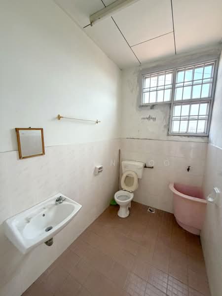 Semi-Detached House for Sale in Taman Sri Manggis (Teluk Intan) - Kelvin Foo - Bathroom - PropertyGuru.com.my