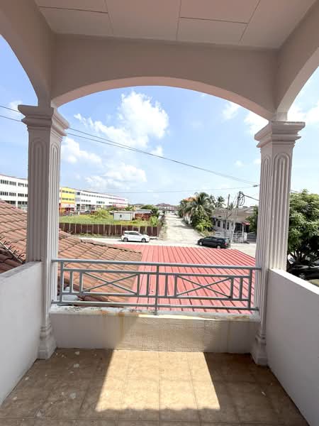 Semi-Detached House for Sale in Taman Sri Manggis (Teluk Intan) - Kelvin Foo - Balcony - PropertyGuru.com.my