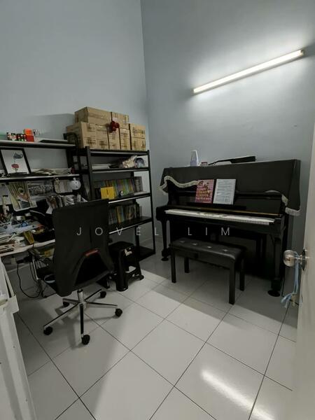 Untuk Dijual - Taman Setia Tropika 1.5 Storey Terrace For Sales Taman Setia Tropika 1.5 Storey Terrace For Salessss