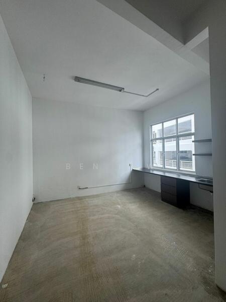 For Rent - Arena Curve