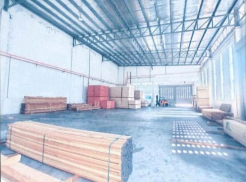 For Sale - 1.5 Storey Semi Detached Factory (2 Adjoining) @ Perindustrian Maju Jaya, Kempas, Johor.
