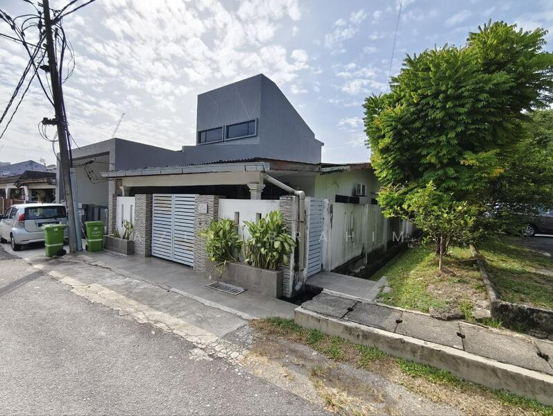 For Sale - Taman Salak Jaya