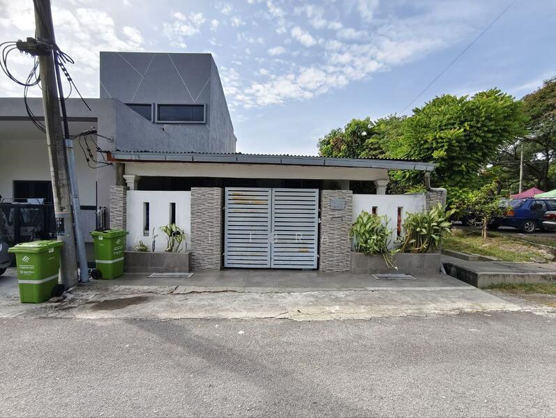 For Sale - Taman Salak Jaya