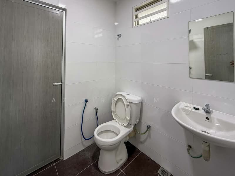 2-storey Terraced House for Sale in Bandar Saujana Putra (Tanjong Duabelas) - Azizirrahim . - Bathroom - PropertyGuru.com.my