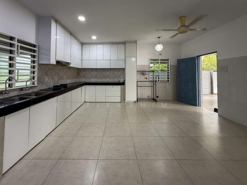 2-storey Terraced House for Sale in Bandar Saujana Putra (Tanjong Duabelas) - Azizirrahim . - Kitchen - PropertyGuru.com.my