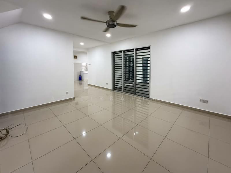 2-storey Terraced House for Sale in Bandar Saujana Putra (Tanjong Duabelas) - Azizirrahim . - Living Room - PropertyGuru.com.my