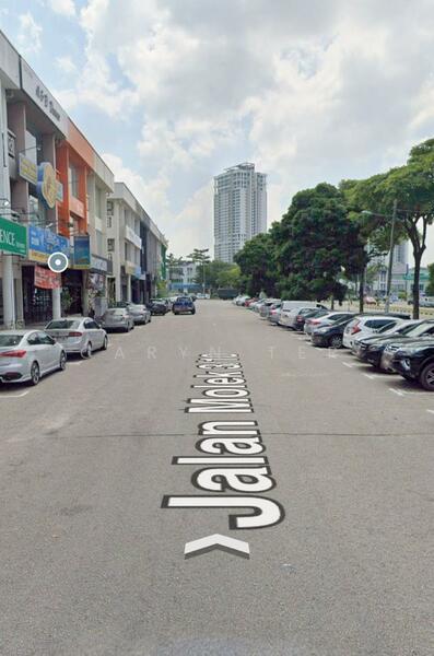 For Rent - Taman Molek ( Facing Main Road ) 3 Storey Shoplot ( Ground Floor )