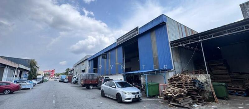 For Rent - Taman Universiti ( Adjoining Units ) 1.5 Storey Semi D Factory