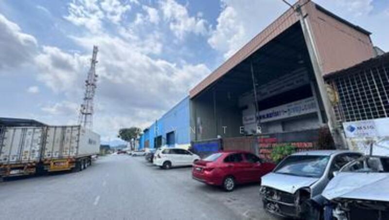 For Rent - Taman Universiti ( Adjoining Units ) 1.5 Storey Semi D Factory