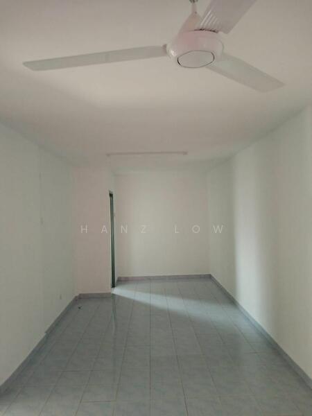 Untuk Disewa - (Upper Floor + Partly Furnished) Townhouse Taman Sri Serdang @ Seri Kembangan