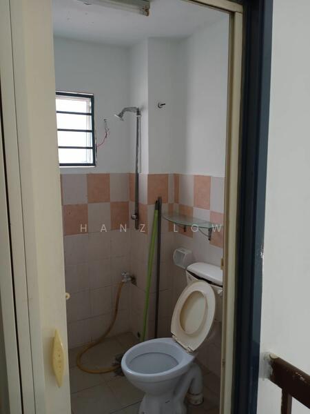 Untuk Disewa - (Upper Floor + Partly Furnished) Townhouse Taman Sri Serdang @ Seri Kembangan