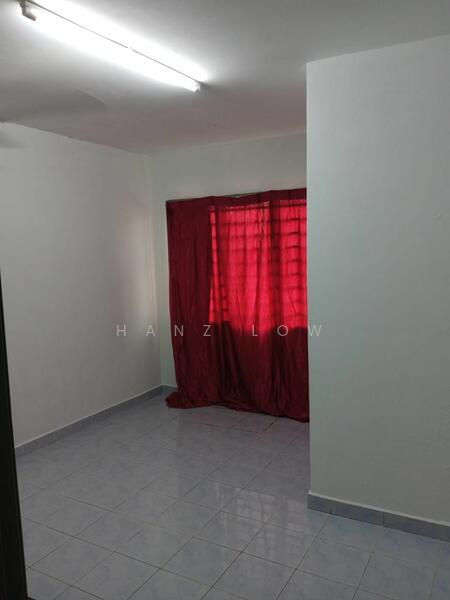Untuk Disewa - (Upper Floor + Partly Furnished) Townhouse Taman Sri Serdang @ Seri Kembangan