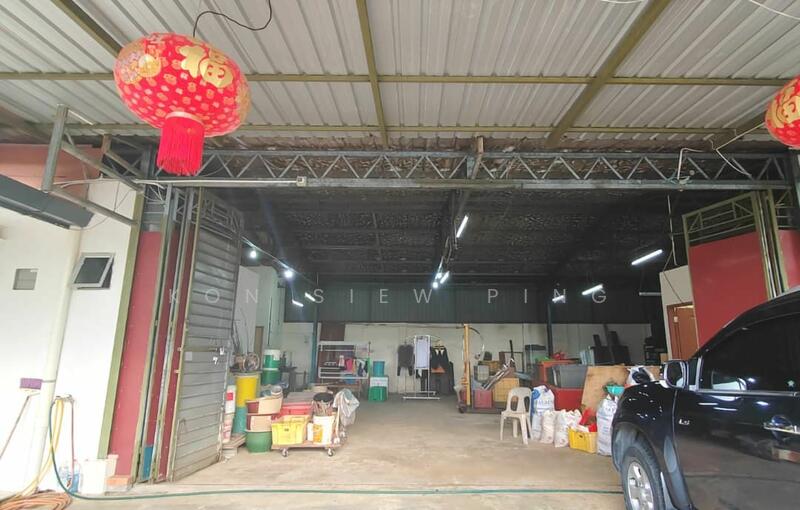 For Sale - Corner Double Terrace House with Attached Warehouse For Sale! Located at Jalan Batu Kitang